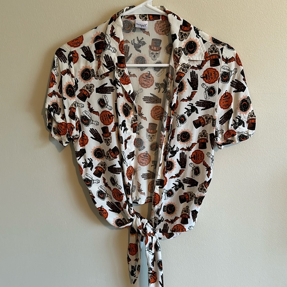 Women’s Size Small Cropped Halloween Button Up